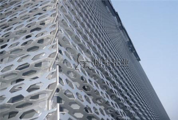 3104铝板卷在建筑行业的应用，厂家直供价格多少？